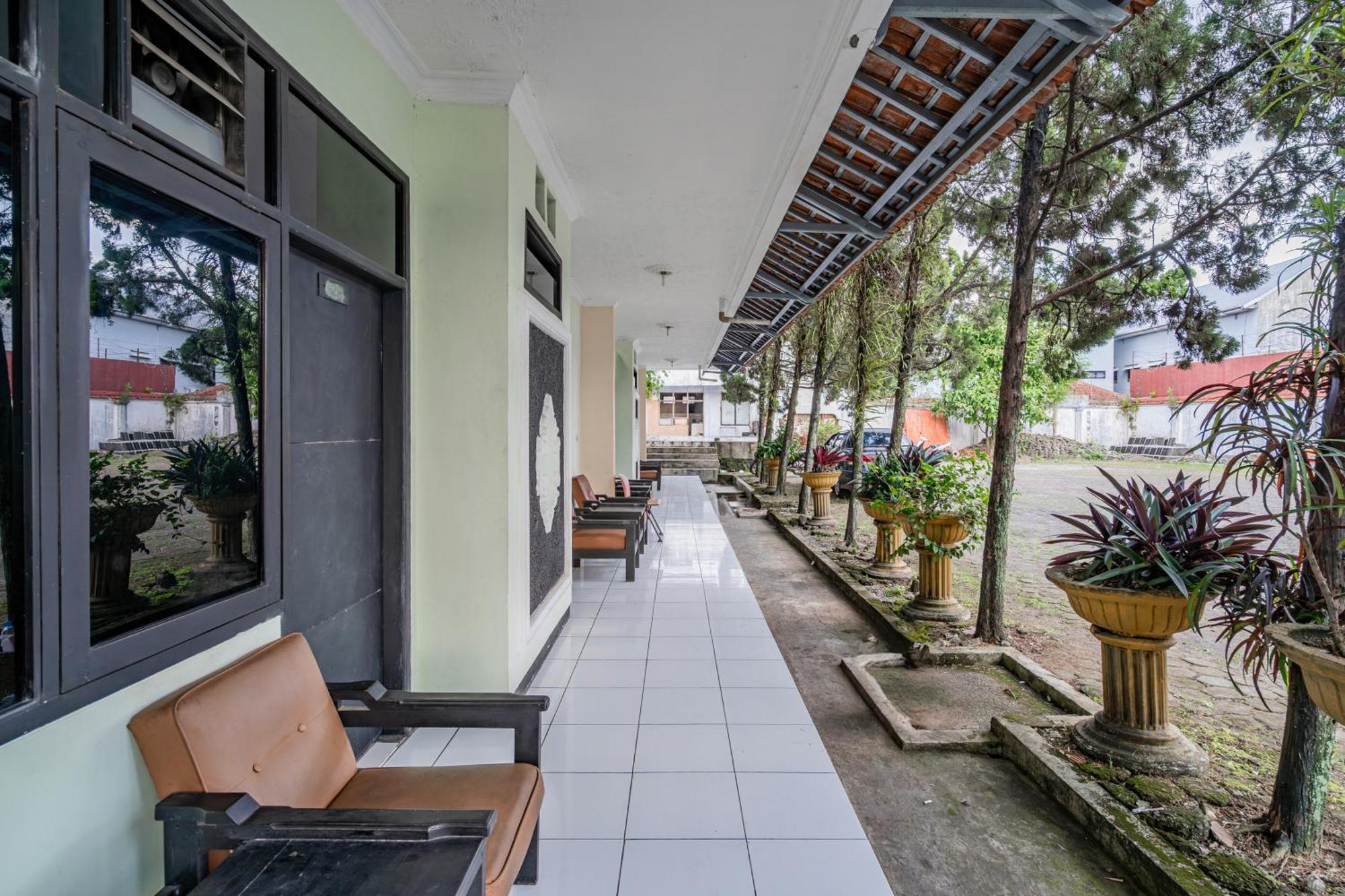 Collection O Tasikmalaya Near Stadium Wiradadaha Formerly Hotel Abadi Экстерьер фото