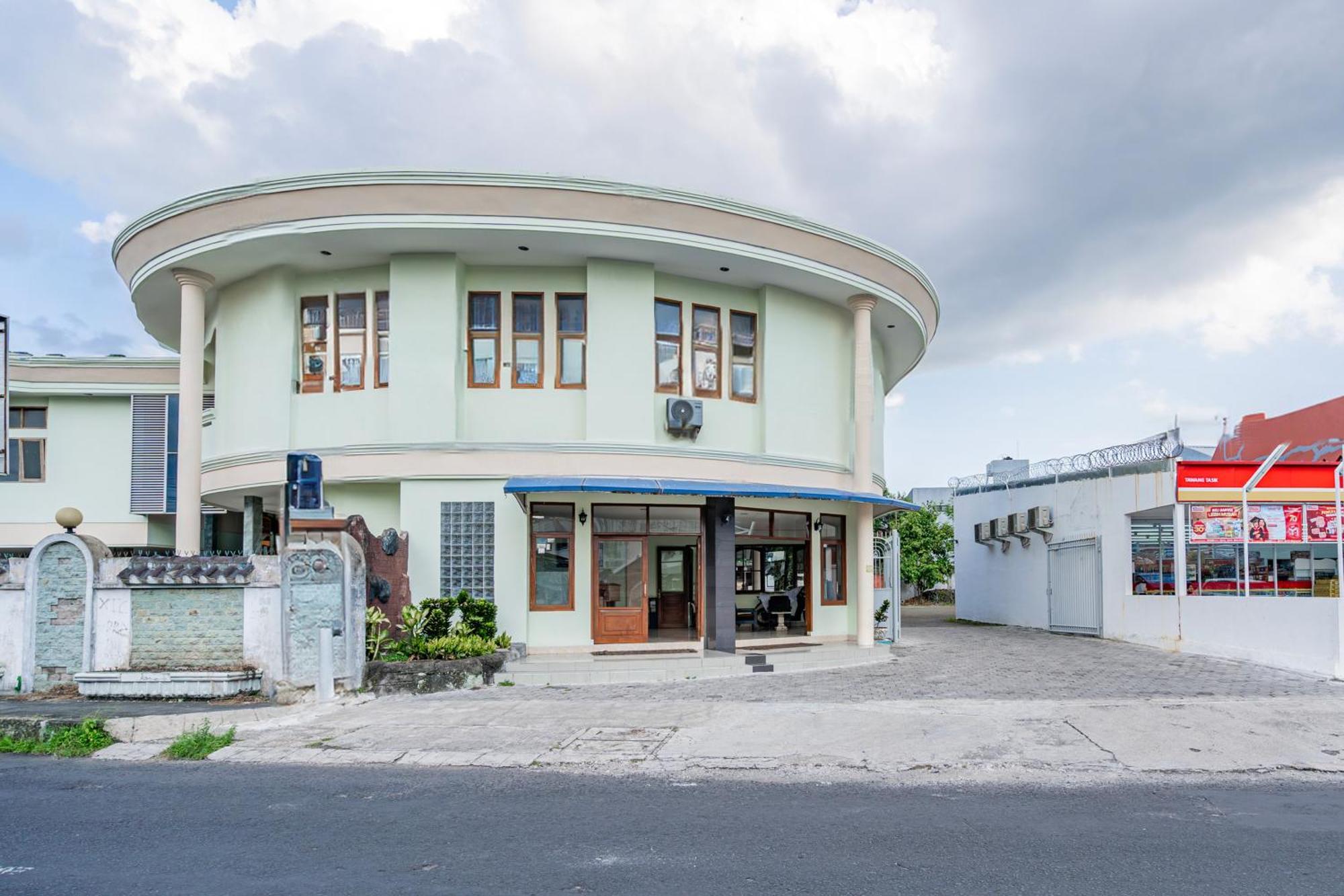 Collection O Tasikmalaya Near Stadium Wiradadaha Formerly Hotel Abadi Экстерьер фото