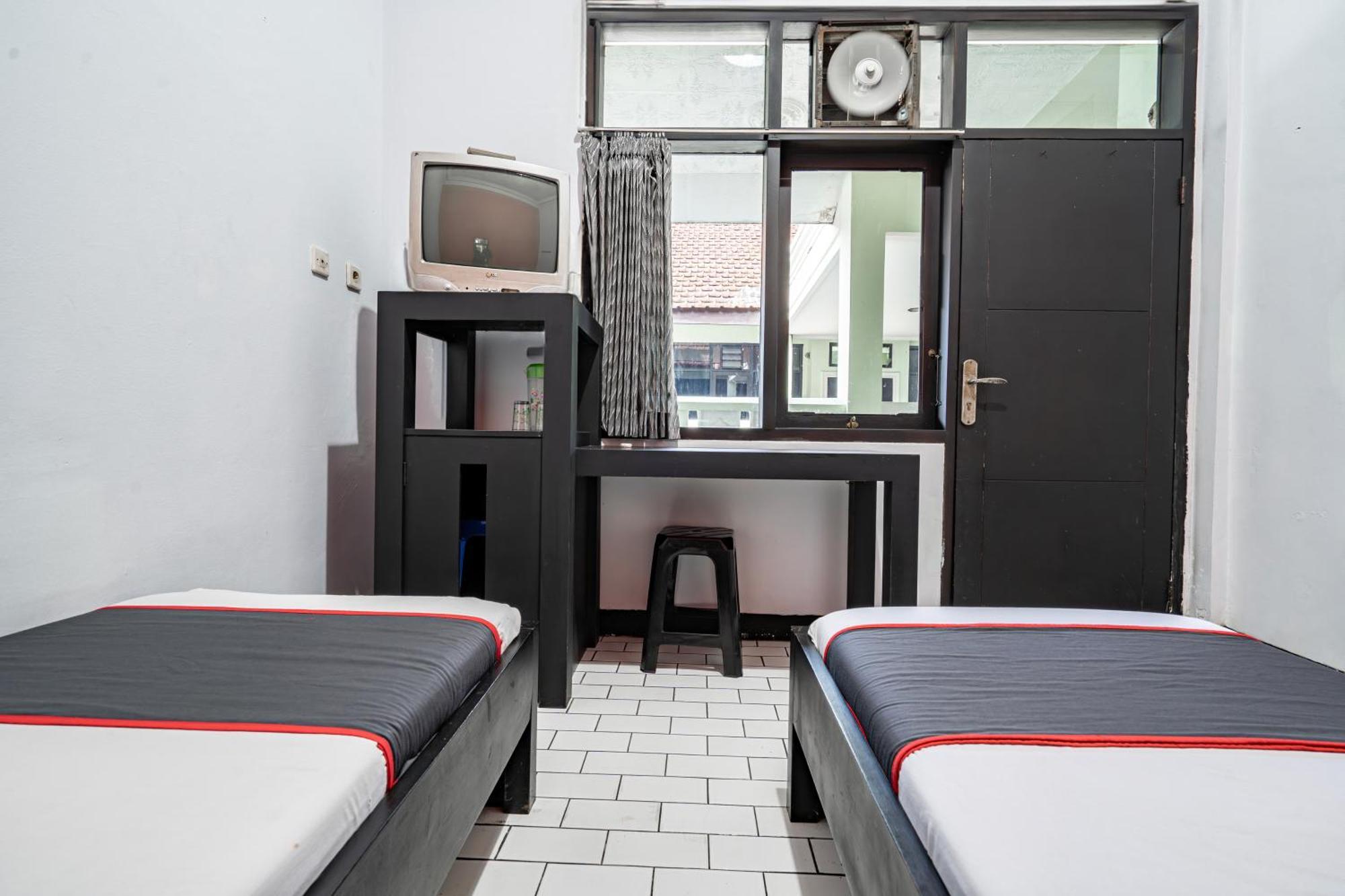 Collection O Tasikmalaya Near Stadium Wiradadaha Formerly Hotel Abadi Экстерьер фото