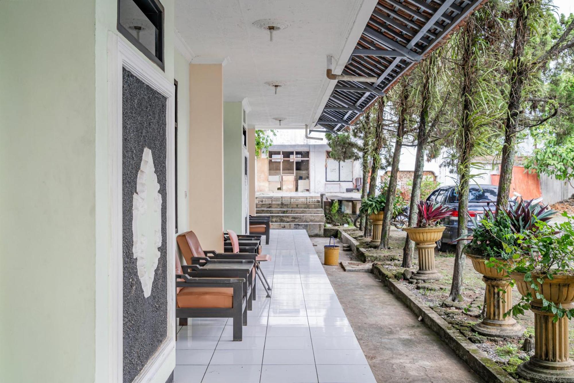 Collection O Tasikmalaya Near Stadium Wiradadaha Formerly Hotel Abadi Экстерьер фото